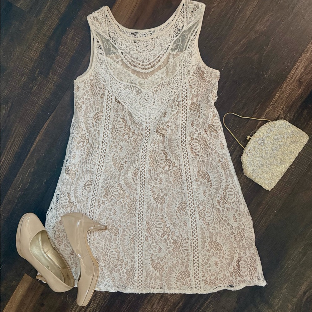 Elegant Lace Sleeveless Tunic Dress